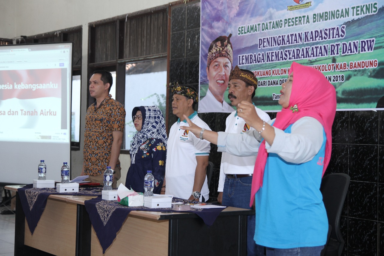 Pelatihan peningkatan kapasitas RT/RW se desa Cangkuang Kulon