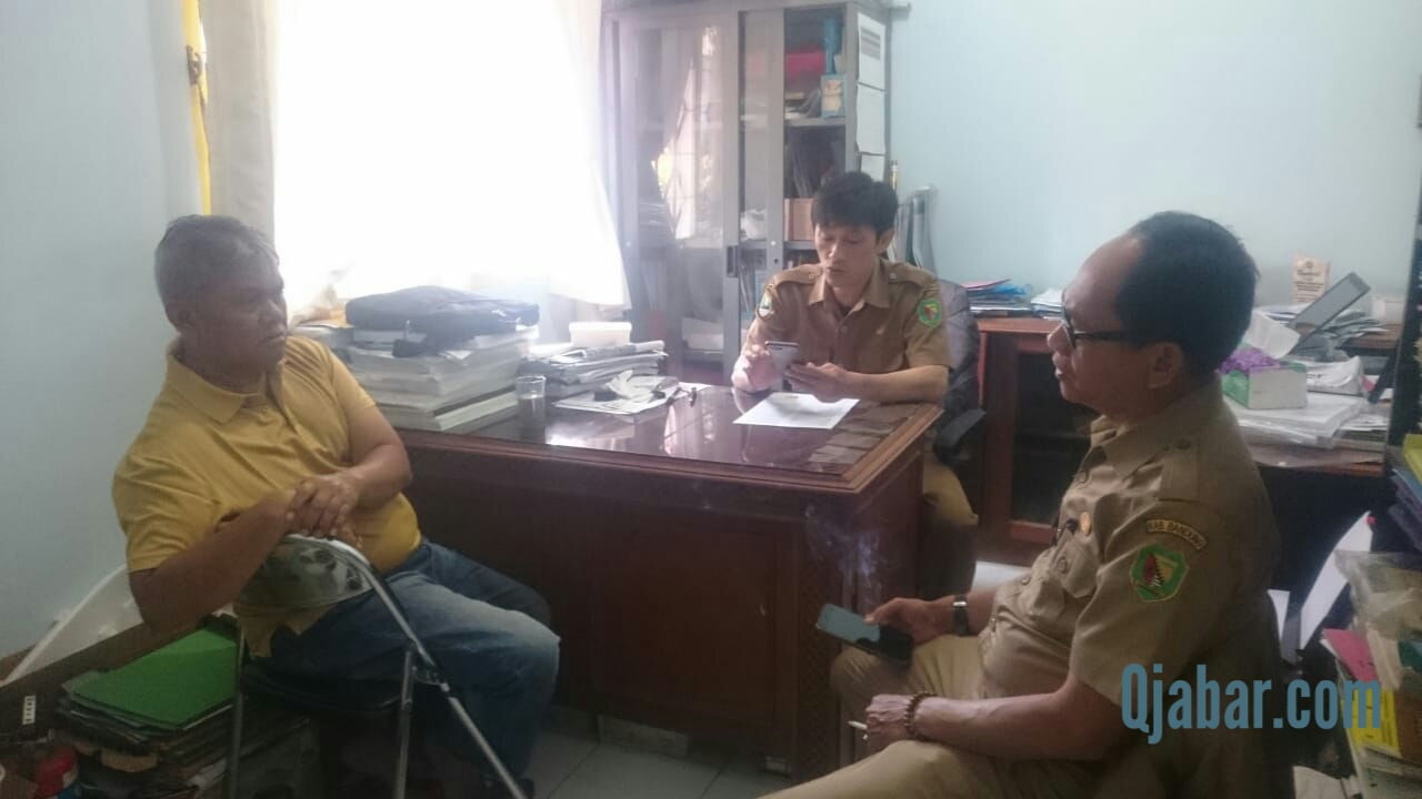 Penjabat Kepala Desa Cangkuang Kulon Beserta Staff Berikan Ucapan Selamat Pada Pemenang Pildes Cecep